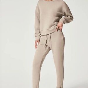 Spanx AirEssentials pants
new with tag